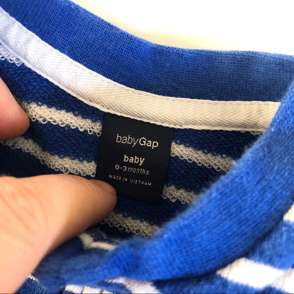 Gap sweater